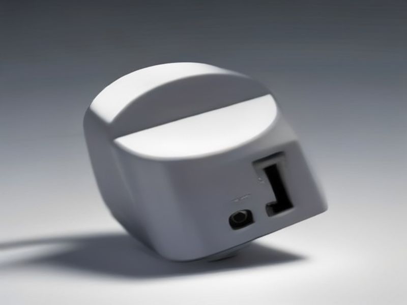 Adaptador Brennenstuhl Eco Line con Interruptor de Pedal Iluminado y Protección hasta 3500W