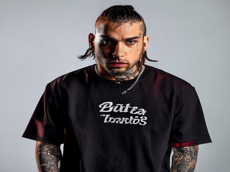 Camiseta BAD BUNNY DeBÍ TiRAR MáS FOToS Para Mujer