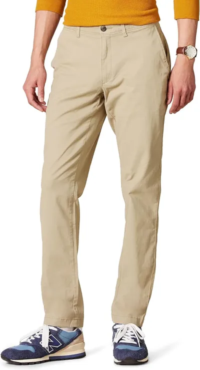 Pantalones chinos Amazon Essentials ajustados y elásticos