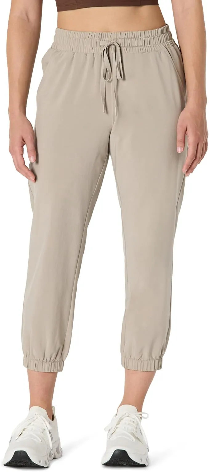 Amazon Essentials Pantalones Deportivos Cortos de Tejido Elástico de Alto Rendimiento y Tiro de 60,0cm Mujer