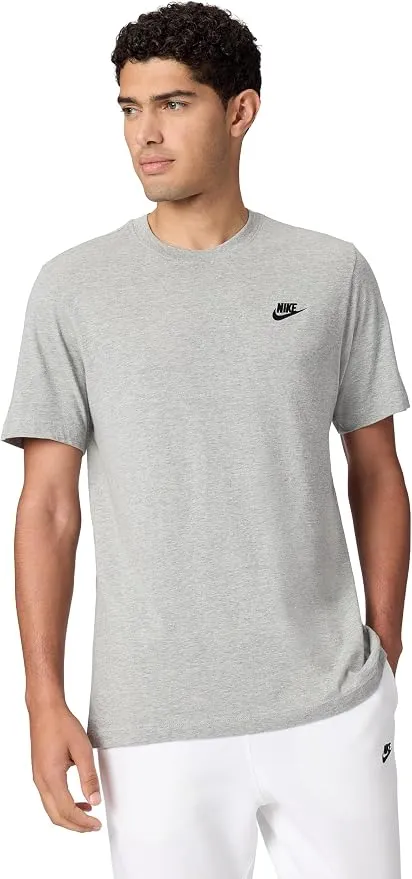 Camiseta Nike Sportswear Club Tee - Comodidad y Estilo Diario